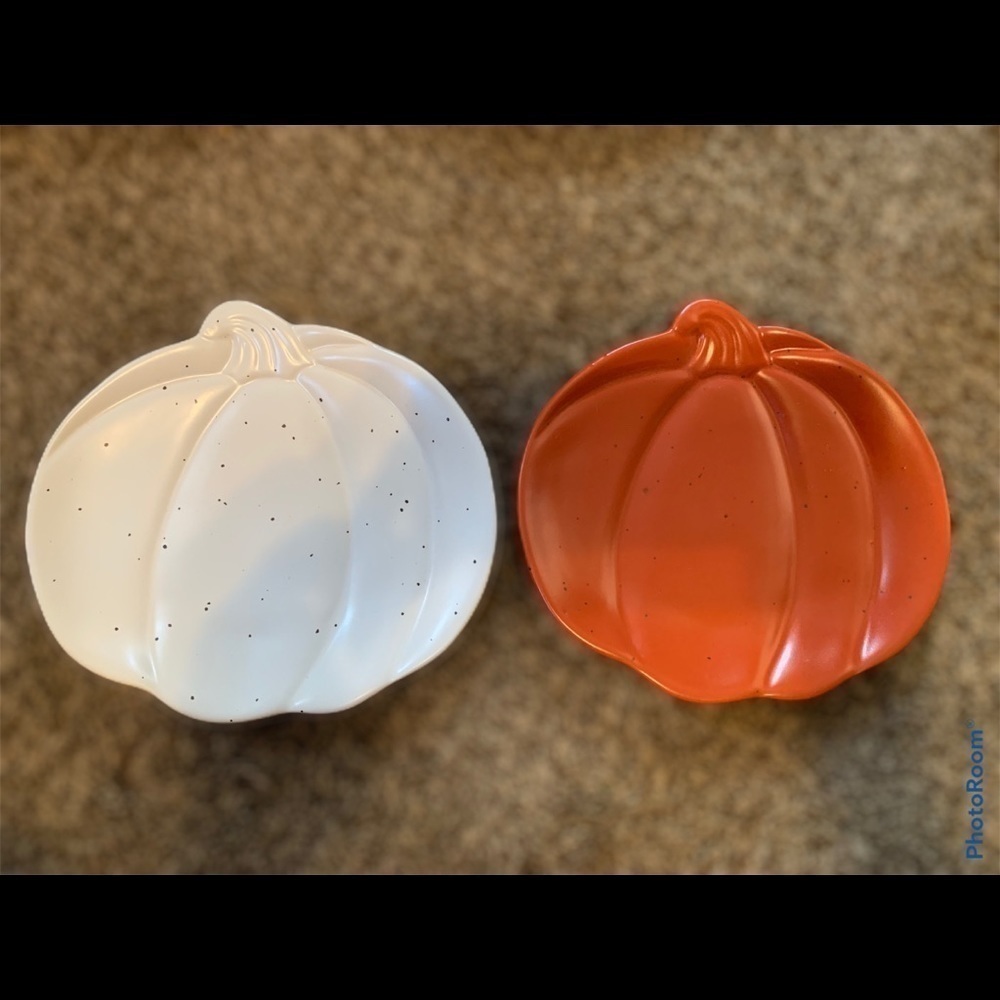 Threshold Set of 2 Pumpkin Plates